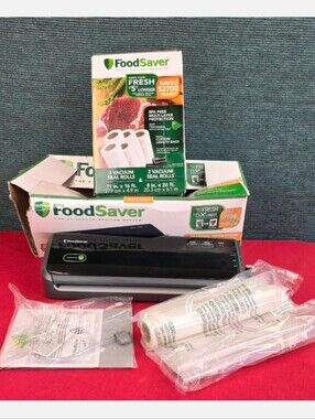 FoodSaver Heat Sealing Food Storage Starter Kit Plus Extra Box Of Bags
